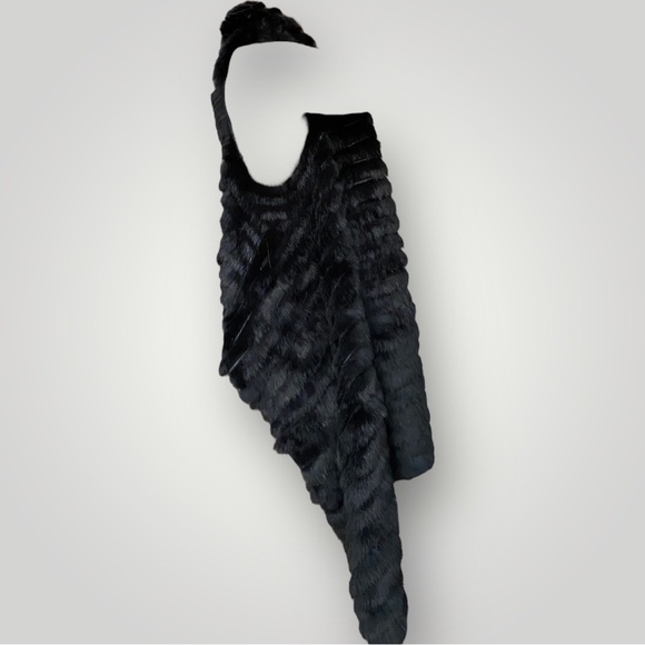 Jocelyn Black Rabbit Fur High Low Vest 🐧 - Picture 4 of 6